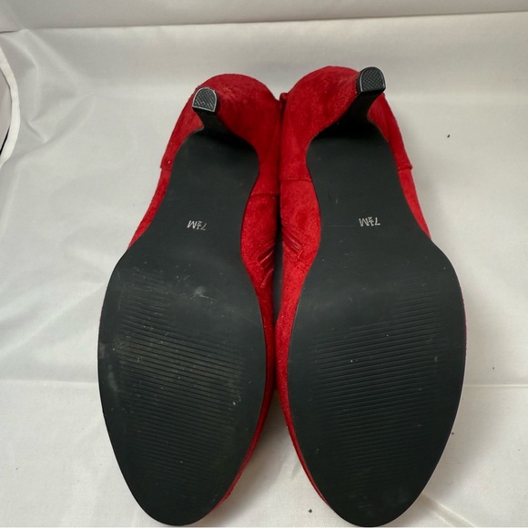 Vibrant Red Heels with Suede Finish - Picture 7 of 9